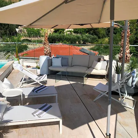 Oneum - Sol With Privat Pool Apartman